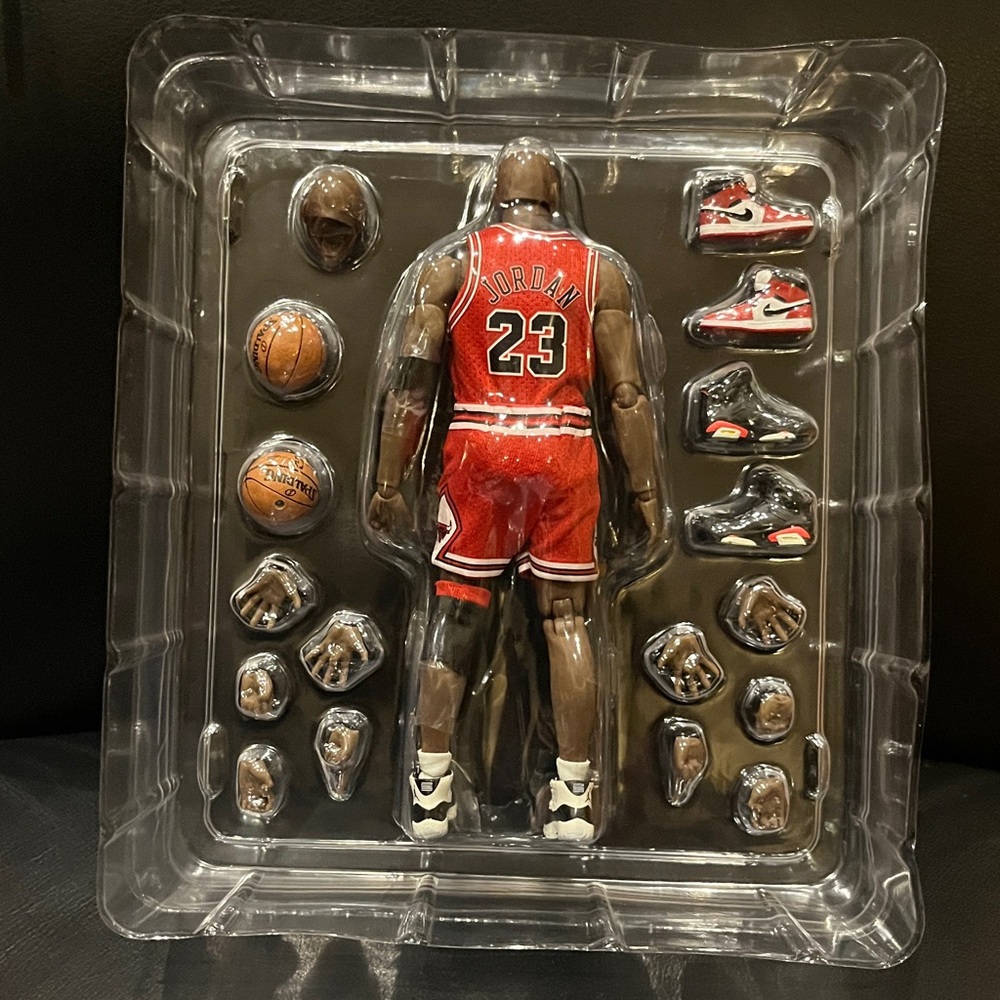 Medicom Toys MAFEX No.100 NBA Chicago Bulls Michael Jordan Figure (NIB) - Picture 13 of 16